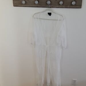Elegant White Lace Cover-Up SZ 1X